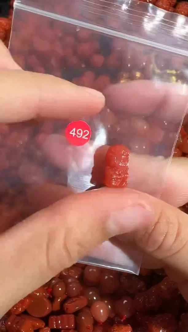 颈饰未镶嵌南红玛瑙1