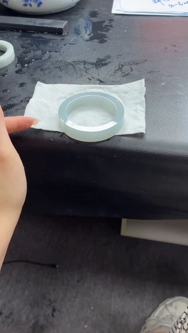 未镶嵌手镯定制翡翠A****。DDJ