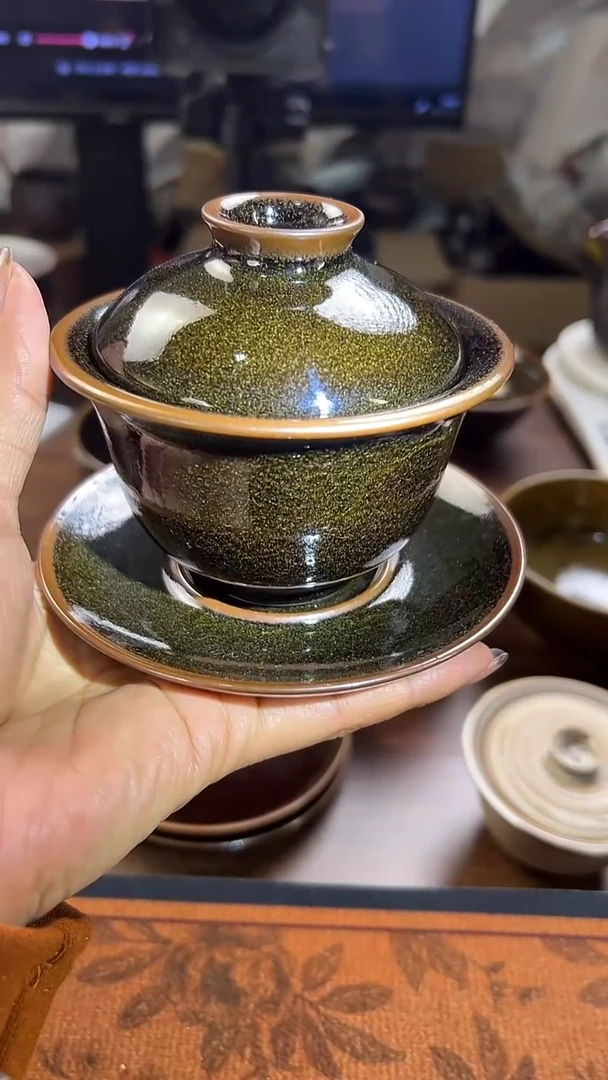 乌金黑色的三才盖碗