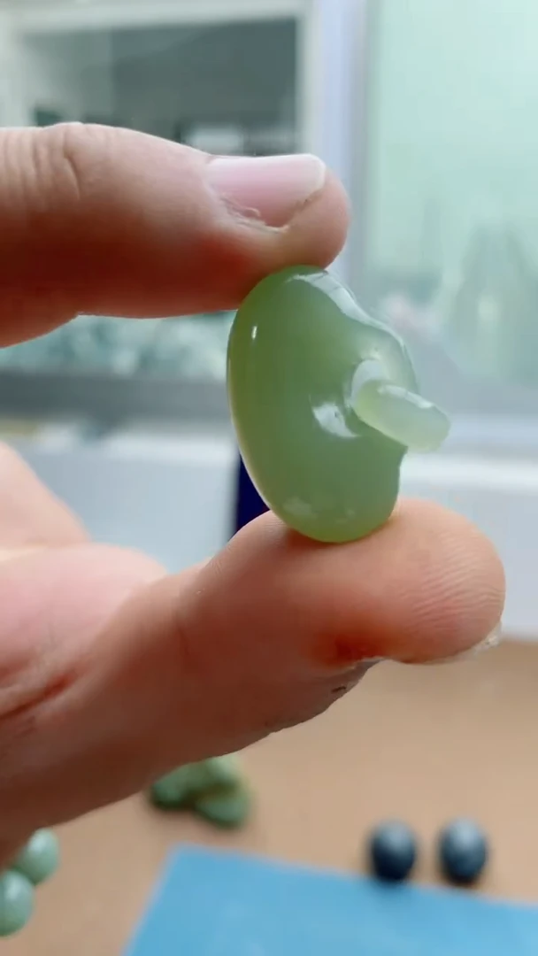 和田玉未镶嵌颈饰1