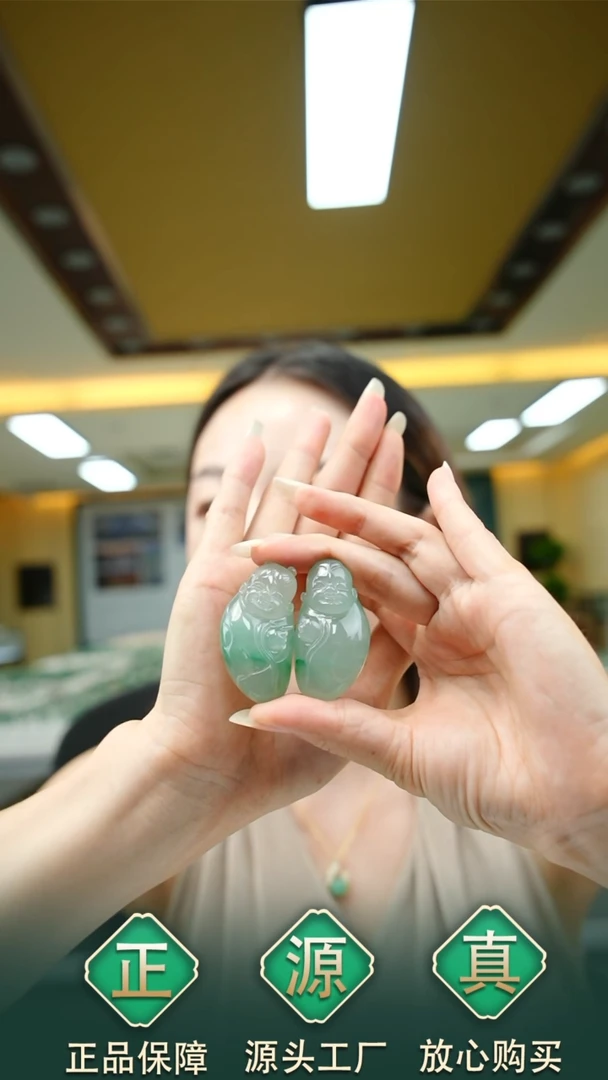 颈饰未镶嵌石英质玉一对童子