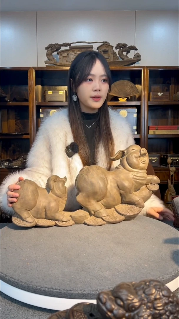 【闪购商品】金丝楠木雕金猪纳财