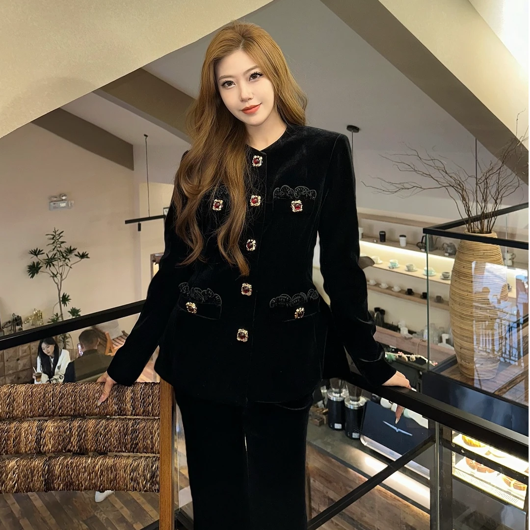 酷飒拽姐穿搭套装2025秋冬款宫廷风收腰外套微喇裤黑色丝绒两件套