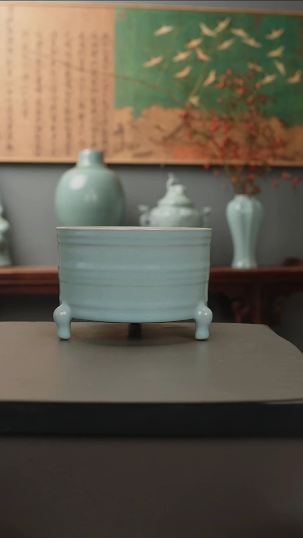 原产地原矿   三足弦纹尊