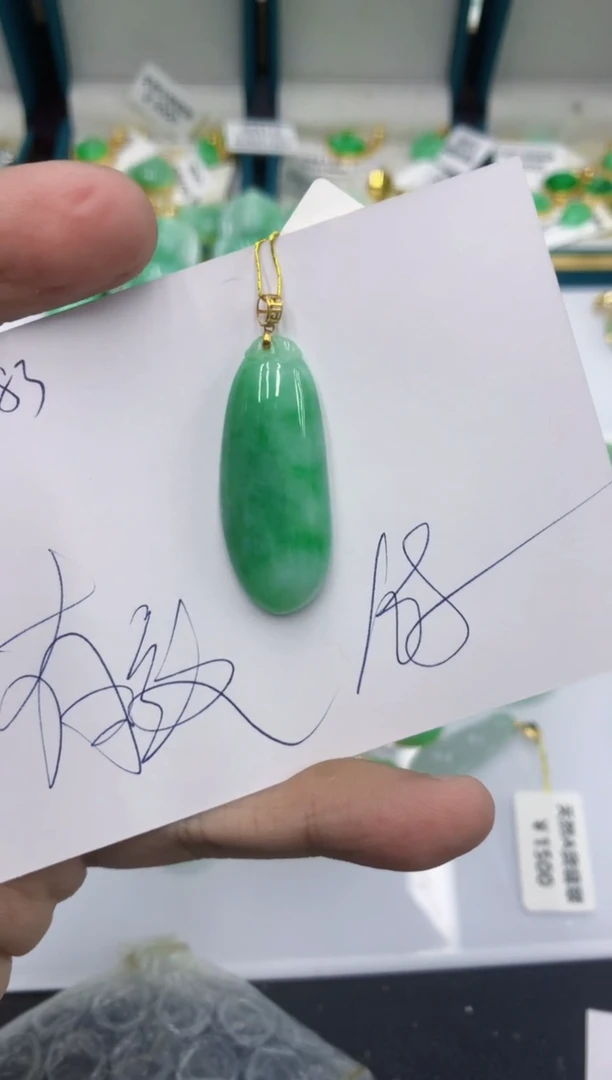 颈饰18K金镶嵌翡翠1111111111