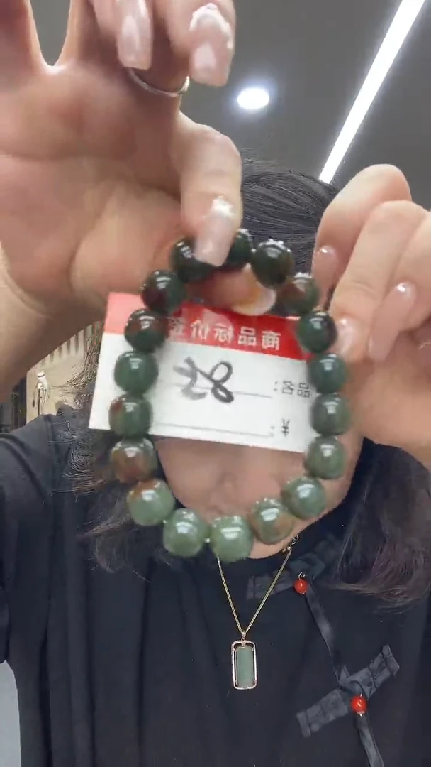 未镶嵌透闪石质玉挂件手串