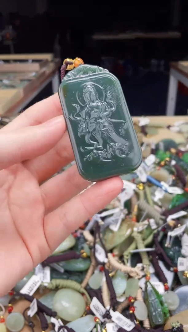 颈饰未镶嵌和田玉1