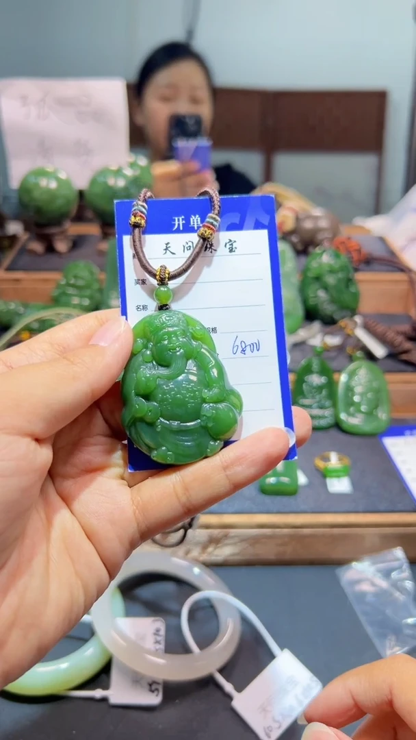 颈饰未镶嵌和田玉（碧玉）1