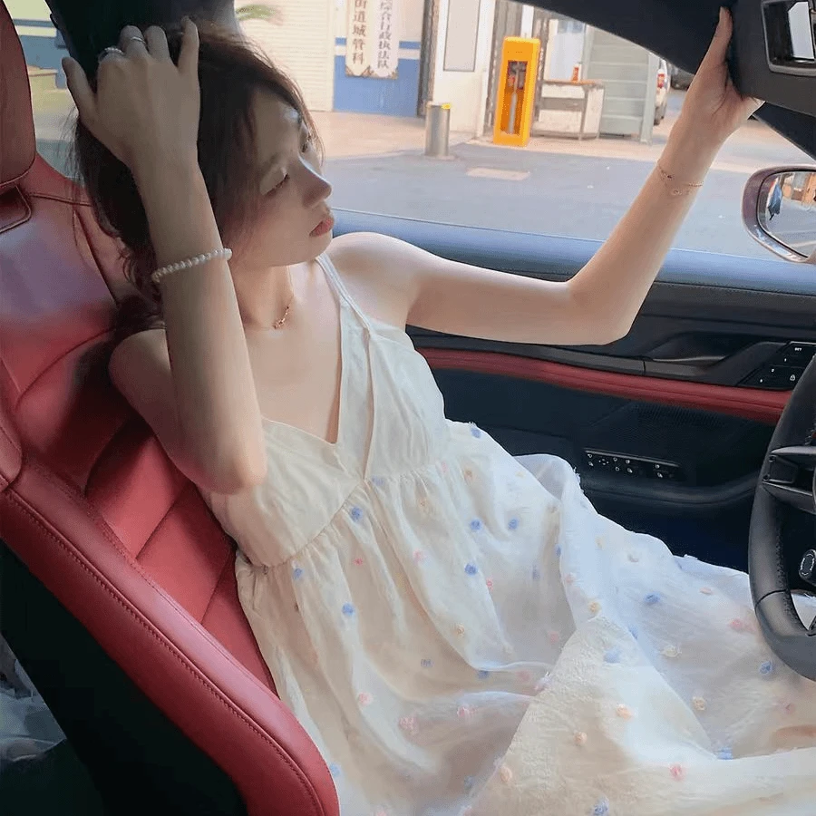 绝美吊带连衣裙夏季甜美设计感法式长裙海边度假显身材8501