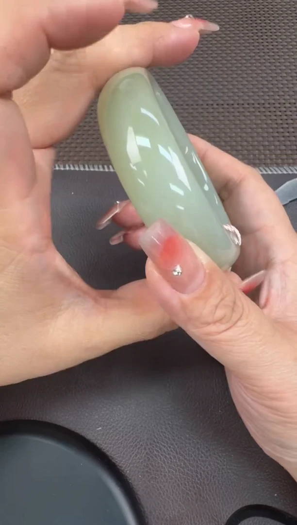 【闪购商品】和田玉手镯未镶嵌59