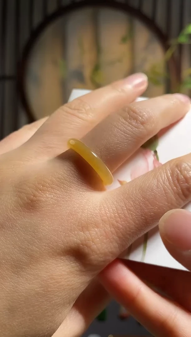 未镶嵌戒指和田玉棠*儿，糖指环