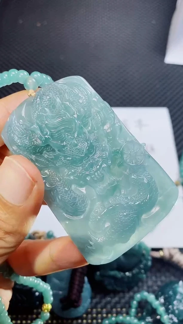 翡翠未镶嵌颈饰