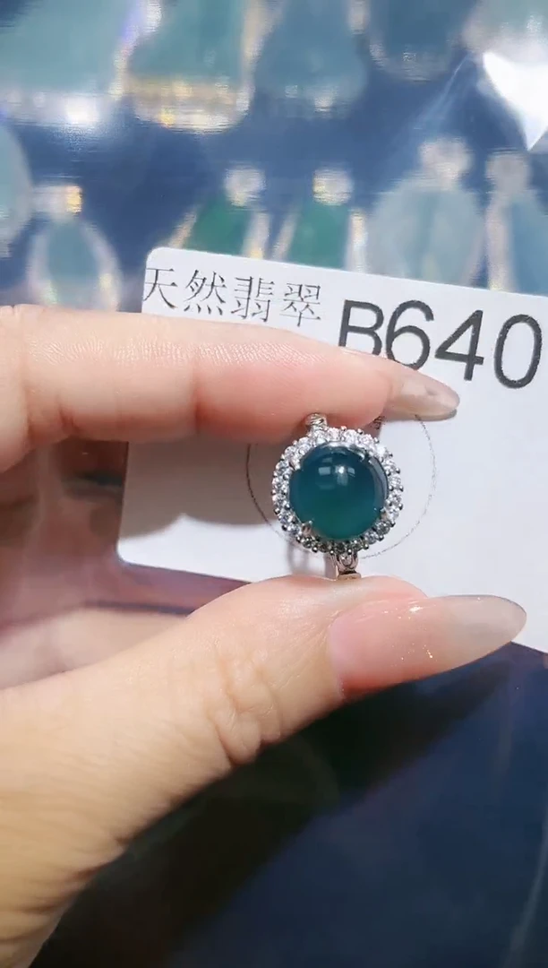 翡翠未镶嵌颈饰吊坠（赠链子）640