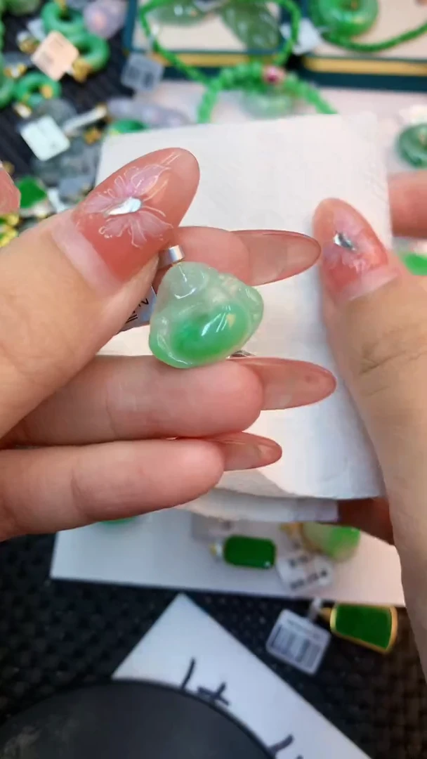 颈饰未镶嵌翡翠1