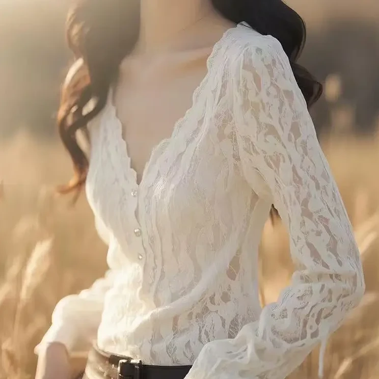 4144独特别致时尚洋气冷淡系小众轻奢高级感白色蕾丝V领衬衫