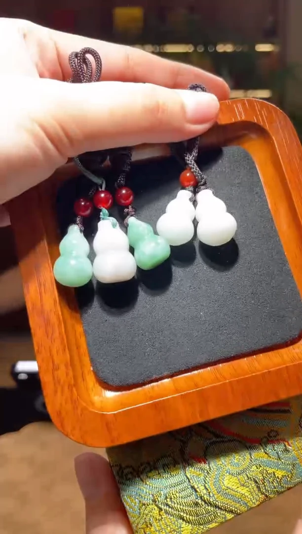 翡翠未镶嵌吊坠(不含链)GS0704032（多样性发其一）