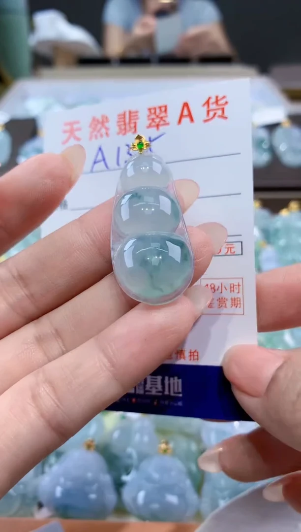 颈饰18K金镶嵌翡翠天然翡翠A货挂件