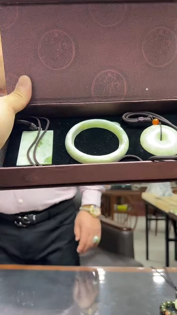 未镶嵌蛇纹石玉挂件礼盒-多样性发货其中发一