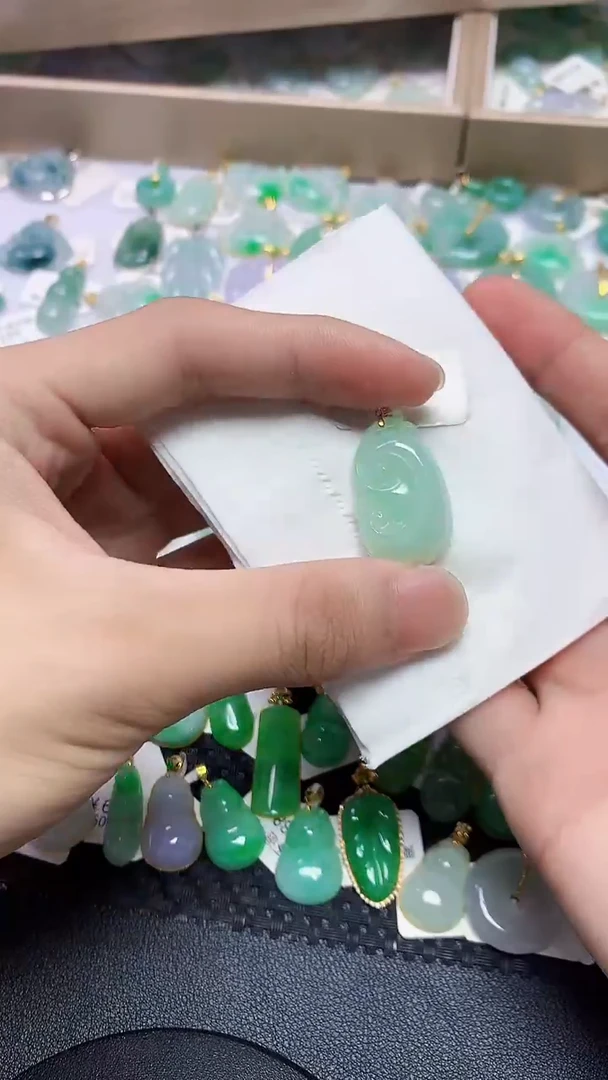 翡翠18K金镶嵌颈饰543453453454