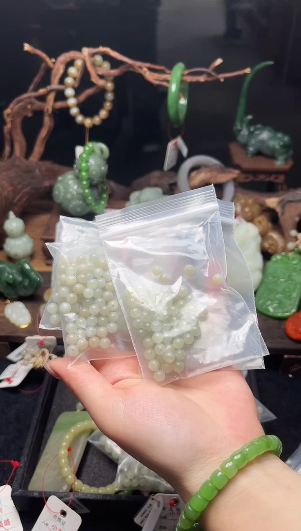 和田玉未镶嵌珠宝半成品卡6且末青白散珠多样性发一