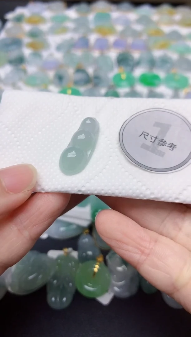 翡翠未镶嵌颈饰天然缅甸A货翡翠