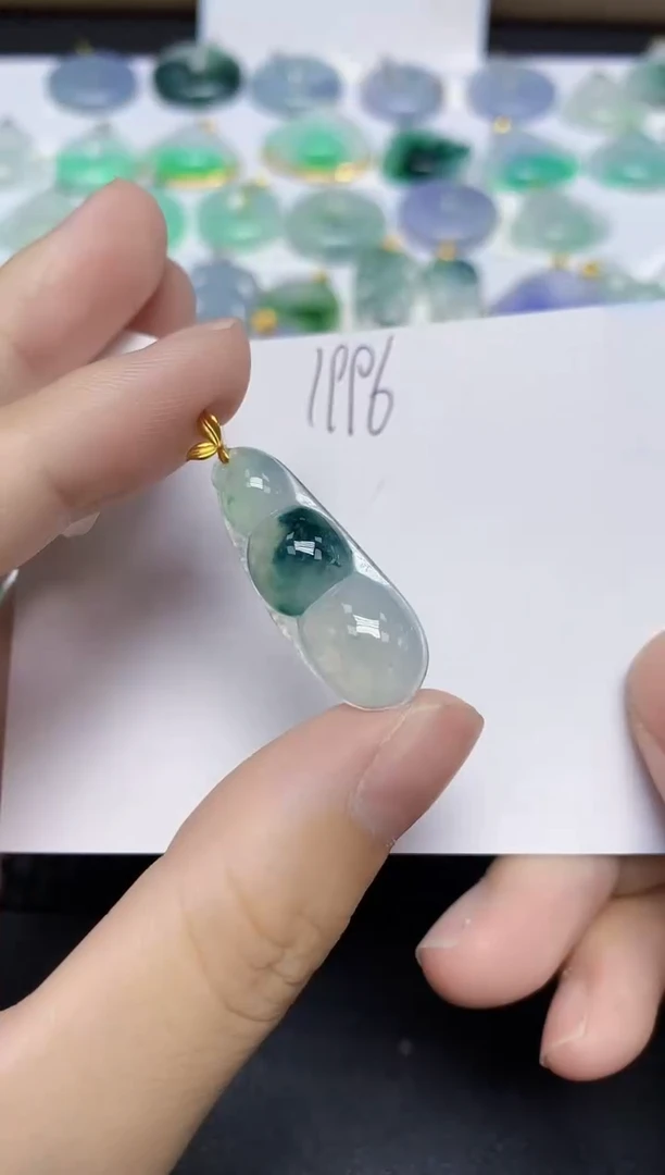 翡翠18K金镶嵌颈饰天然缅甸翡翠A货