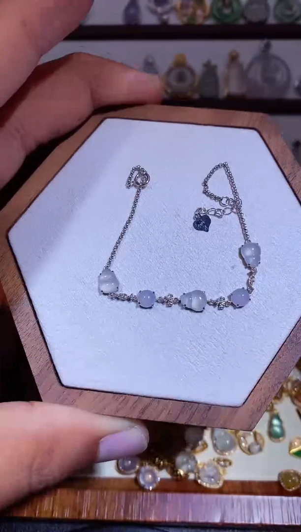 颈饰18K金镶嵌翡翠朱*一111111