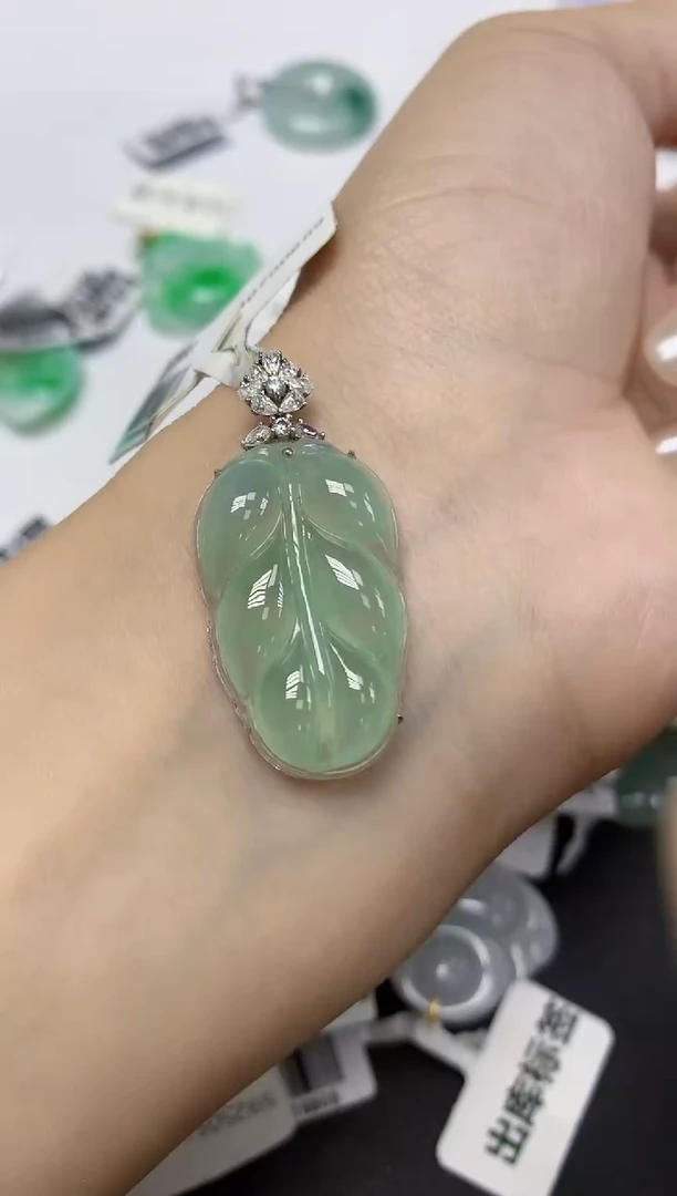 翡翠18K金镶嵌颈饰天然缅甸翡翠A货