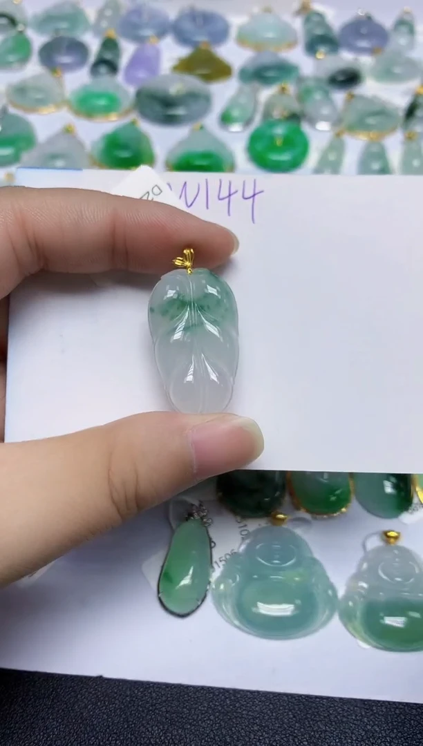 颈饰18K金镶嵌翡翠天然缅甸翡翠A货翡翠百元以上9元证书费自理