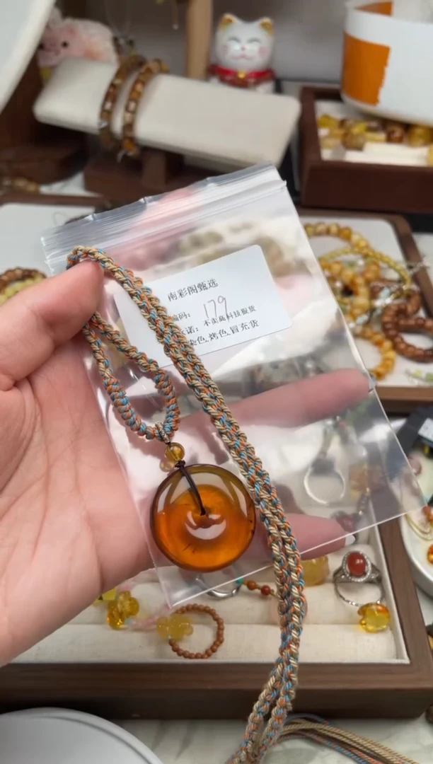 【闪购商品】琥珀裸石未镶嵌179，