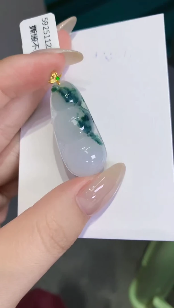 颈饰18K金镶嵌翡翠天然缅甸翡翠A货挂件