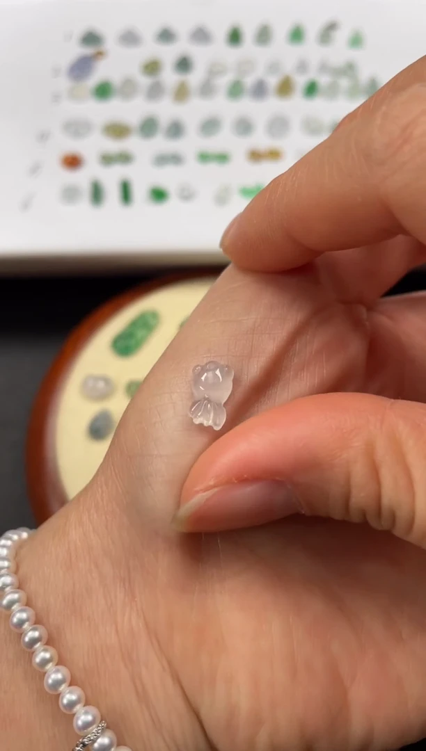 吊坠(不含链)18K金镶嵌翡翠一个JK703