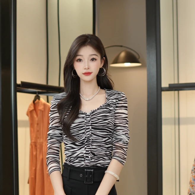 GIRDEAR/哥弟新款气质U领条纹衬衣气质通勤长袖短款T恤1300883