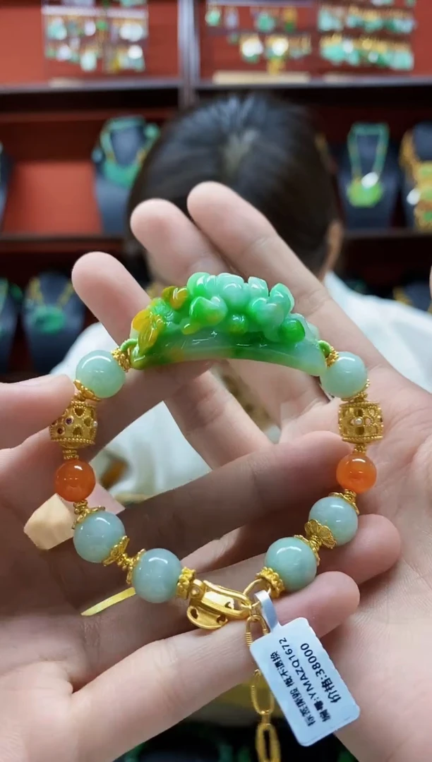 颈饰未镶嵌翡翠手串