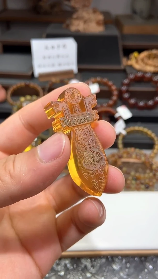 未镶嵌颈饰琥珀金棕珀智慧剑