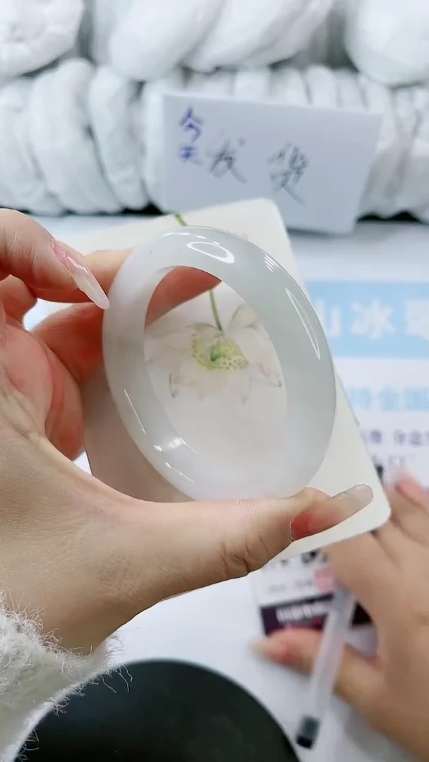 【闪购商品】石英质玉手镯合金多样性发货V205