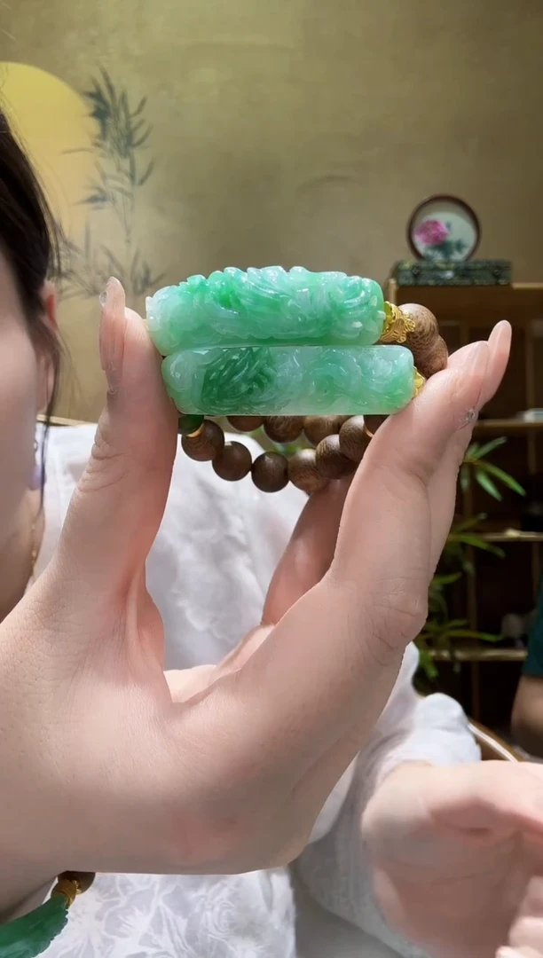 翡翠未镶嵌颈饰多样性发一个