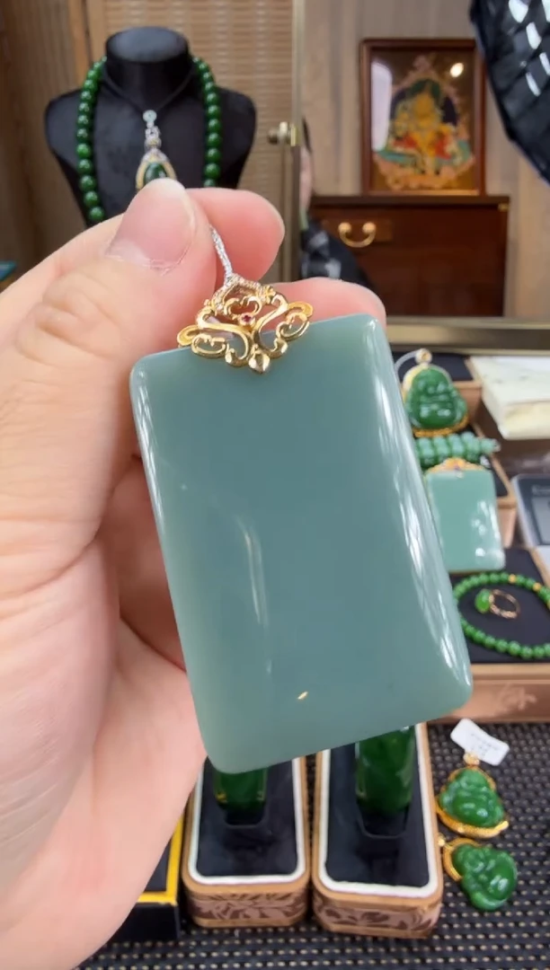 【闪购商品】和田玉（碧玉）吊坠(赠链)18K金镶嵌