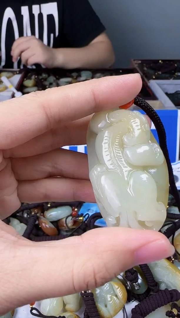 和田玉未镶嵌颈饰1