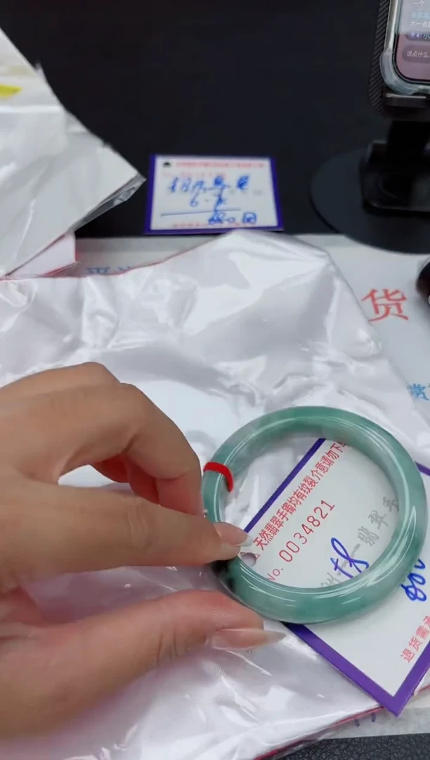 翡翠手镯未镶嵌1