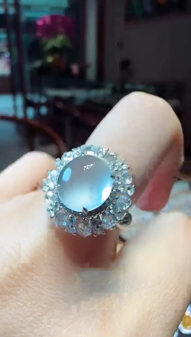 翡翠戒指18K金镶嵌蛋面