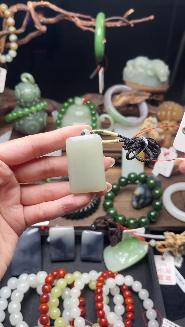 和田玉未镶嵌吊坠(不含链)迪克兰 无事牌30898