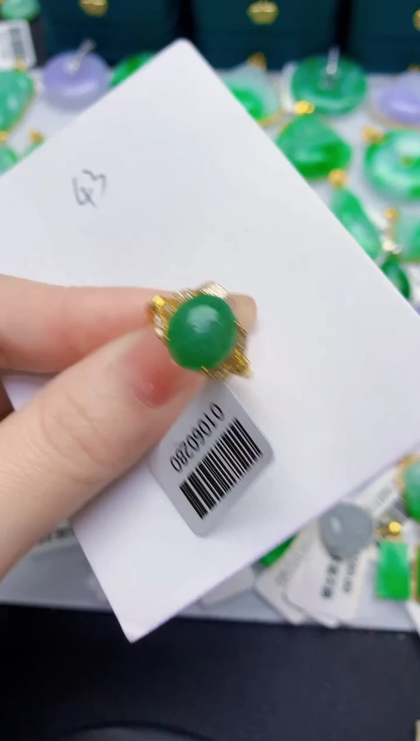 颈饰未镶嵌翡翠缅甸天然翡翠A货