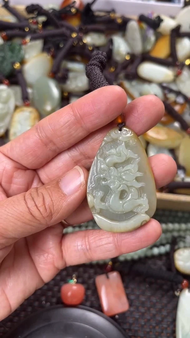 【闪购商品】和田玉颈饰未镶嵌多样性发货没有证书拍一发一有瑕