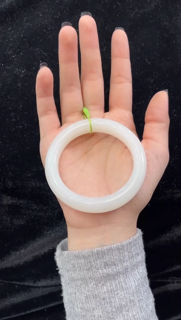 未镶嵌手镯和田玉新疆于田料56圈口上等和田玉手镯女