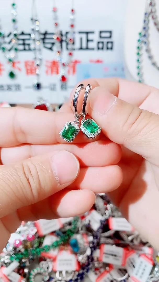 未镶嵌耳饰祖母绿