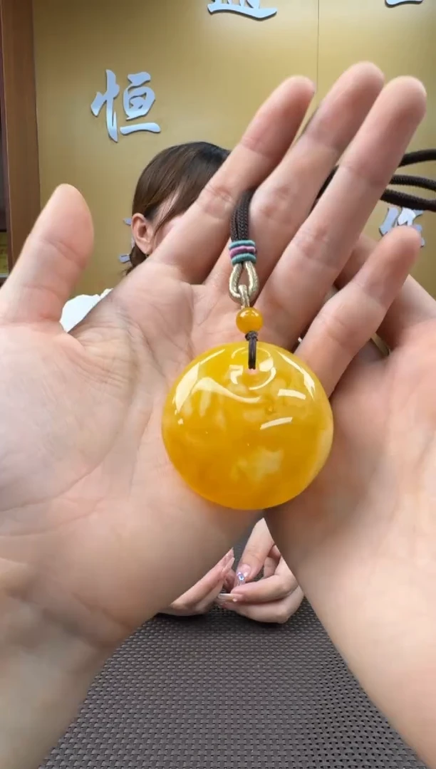 未镶嵌颈饰琥珀挂件