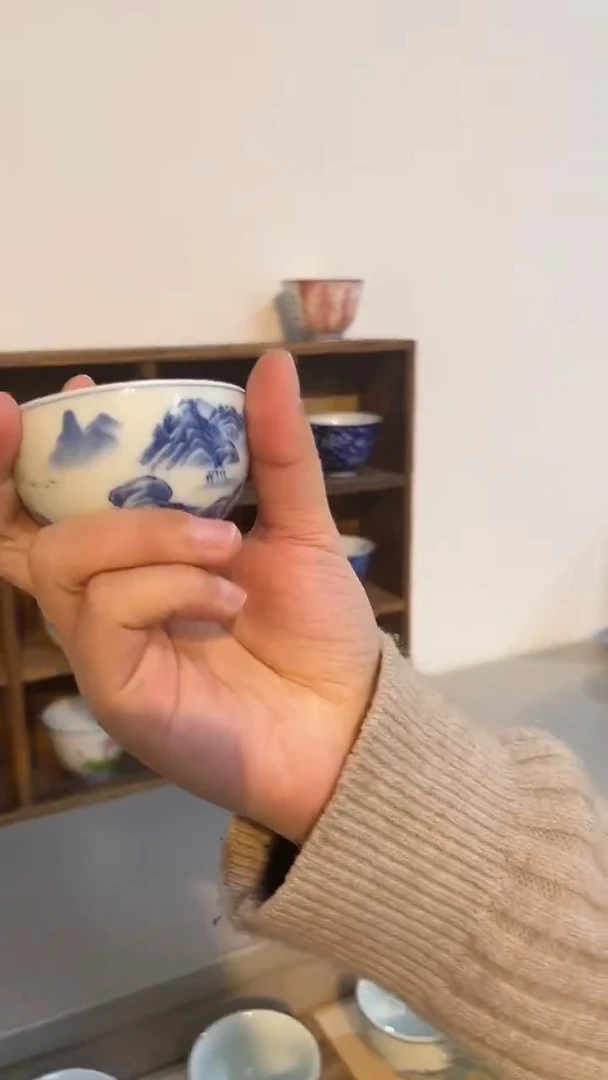 景德镇高温瓷山水小客杯