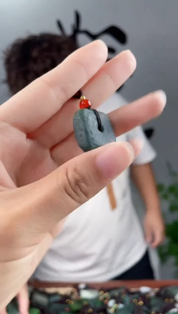 和田玉未镶嵌颈饰拍一发一，多样性发货