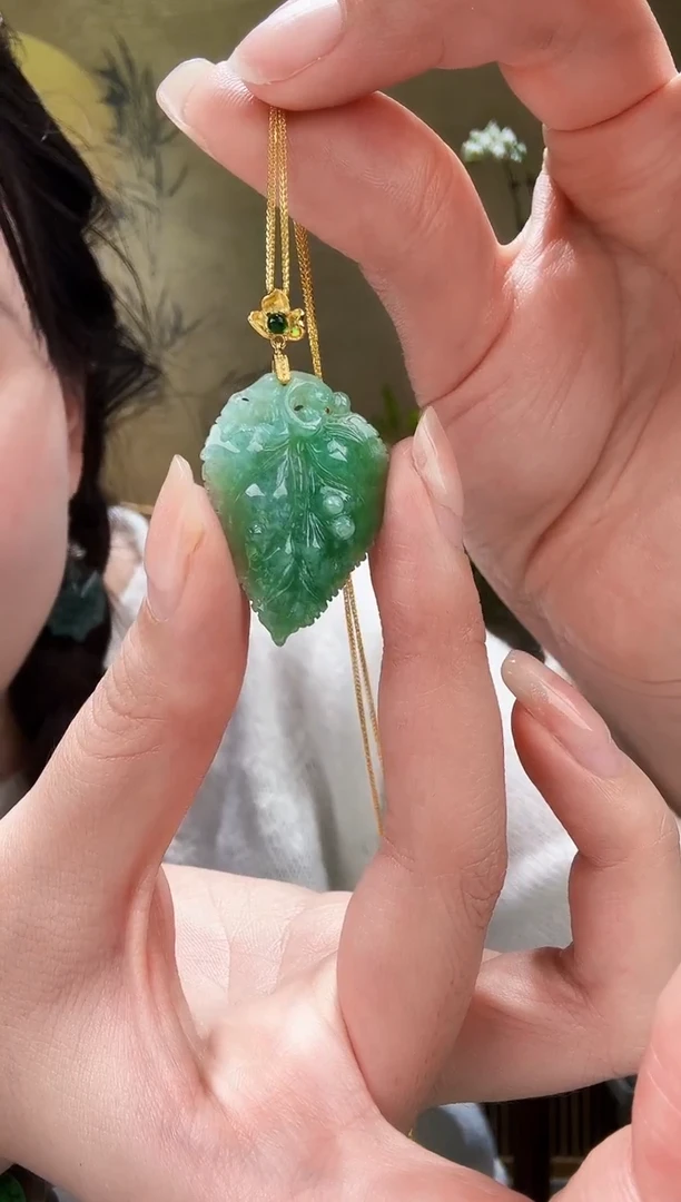 颈饰未镶嵌翡翠吊坠
